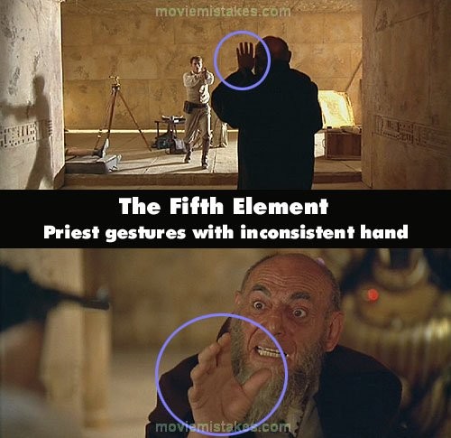 Phim The Fifth Element (Nhân tố thứ 5), linh mục vừa nói Billy hãy hạ súng xuống, vừa biểu hiện bằng cử chỉ giơ tay trái lên xua xua. Nhưng ở góc quay đằng trước, linh mục này lại đang giơ tay phải để nói với Bill, chứ không phải tay trái như lúc đầu
